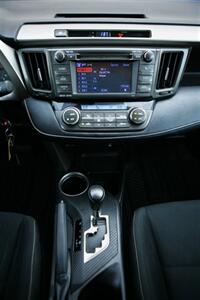 2013 Toyota RAV4 XLE AWD   - Photo 19 - Strasburg, PA 17579