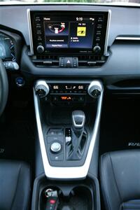 2021 Toyota RAV4 Hybrid XSE AWD - Photo 20 - Strasburg, PA 17579