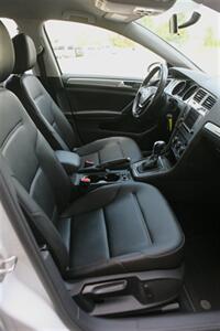 2017 Volkswagen Golf Alltrack TSI S 4Motion   - Photo 17 - Strasburg, PA 17579