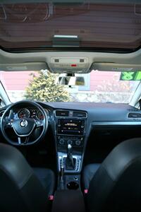 2018 Volkswagen Golf TSI SE 4-Door - Photo 18 - Strasburg, PA 17579