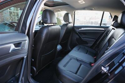 2018 Volkswagen Golf TSI SE 4-Door - Photo 13 - Strasburg, PA 17579