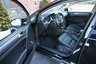 2018 Volkswagen Golf TSI SE 4-Door - Photo 8 - Strasburg, PA 17579