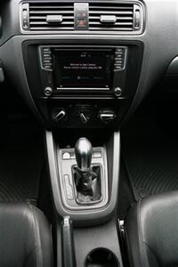 2018 Volkswagen Jetta 1.4T SE - Photo 18 - Strasburg, PA 17579