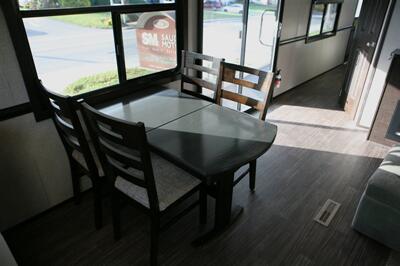 2019 Jayco Jay Flight Bungalow 40BHTS - Photo 19 - Strasburg, PA 17579