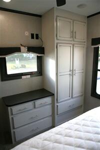 2019 Jayco Jay Flight Bungalow 40BHTS - Photo 31 - Strasburg, PA 17579