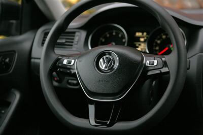 2015 Volkswagen Jetta S w/tech   - Photo 17 - Strasburg, PA 17579