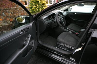 2015 Volkswagen Jetta S w/tech   - Photo 8 - Strasburg, PA 17579