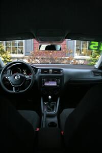 2015 Volkswagen Jetta S w/tech   - Photo 16 - Strasburg, PA 17579