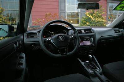 2015 Volkswagen Jetta S w/tech   - Photo 11 - Strasburg, PA 17579