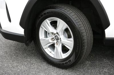 2021 Toyota RAV4 Hybrid LE   - Photo 3 - Strasburg, PA 17579