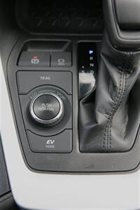 2021 Toyota RAV4 Hybrid LE   - Photo 20 - Strasburg, PA 17579