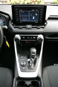 2021 Toyota RAV4 Hybrid LE   - Photo 17 - Strasburg, PA 17579