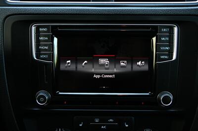 2017 Volkswagen Jetta 1.4T SE 5-Speed Manual   - Photo 19 - Strasburg, PA 17579