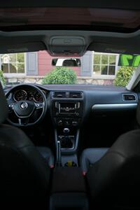2017 Volkswagen Jetta 1.4T SE 5-Speed Manual   - Photo 16 - Strasburg, PA 17579