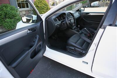 2017 Volkswagen Jetta 1.4T SE 5-Speed Manual   - Photo 8 - Strasburg, PA 17579
