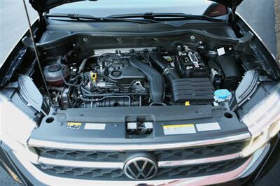 2022 Volkswagen Taos SEL 4Motion - Photo 7 - Strasburg, PA 17579