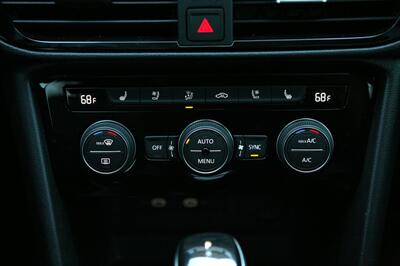 2022 Volkswagen Taos SEL 4Motion - Photo 22 - Strasburg, PA 17579