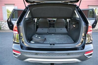 2022 Volkswagen Taos SEL 4Motion - Photo 15 - Strasburg, PA 17579