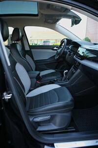 2022 Volkswagen Taos SEL 4Motion - Photo 17 - Strasburg, PA 17579