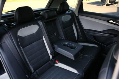 2022 Volkswagen Taos SEL 4Motion - Photo 16 - Strasburg, PA 17579