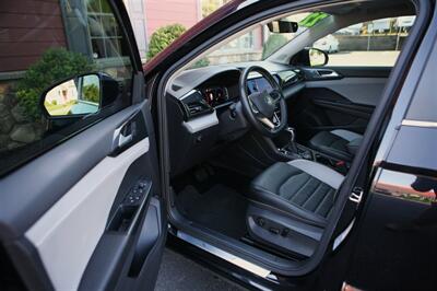 2022 Volkswagen Taos SEL 4Motion - Photo 8 - Strasburg, PA 17579