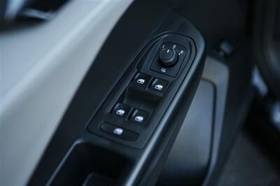 2022 Volkswagen Taos SEL 4Motion - Photo 9 - Strasburg, PA 17579