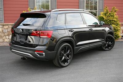 2023 Volkswagen Taos SE 4Motion   - Photo 5 - Strasburg, PA 17579