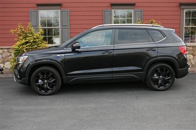 2023 Volkswagen Taos SE 4Motion   - Photo 4 - Strasburg, PA 17579
