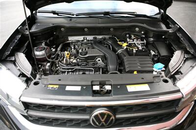 2023 Volkswagen Taos SE 4Motion   - Photo 7 - Strasburg, PA 17579