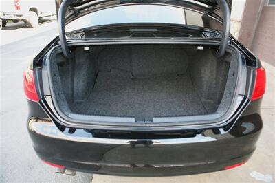 2013 Volkswagen Jetta S 5-Speed Manual - Photo 13 - Strasburg, PA 17579