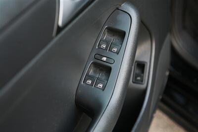 2013 Volkswagen Jetta S 5-Speed Manual - Photo 9 - Strasburg, PA 17579