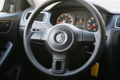 2013 Volkswagen Jetta S 5-Speed Manual - Photo 17 - Strasburg, PA 17579