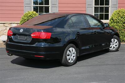 2013 Volkswagen Jetta S 5-Speed Manual - Photo 5 - Strasburg, PA 17579