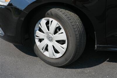 2013 Volkswagen Jetta S 5-Speed Manual - Photo 3 - Strasburg, PA 17579