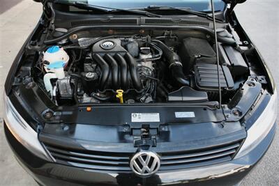 2013 Volkswagen Jetta S 5-Speed Manual - Photo 7 - Strasburg, PA 17579