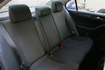 2013 Volkswagen Jetta S 5-Speed Manual - Photo 14 - Strasburg, PA 17579
