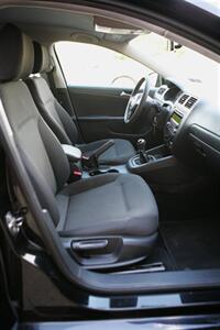 2013 Volkswagen Jetta S 5-Speed Manual - Photo 15 - Strasburg, PA 17579