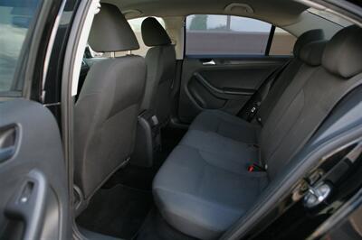 2013 Volkswagen Jetta S 5-Speed Manual - Photo 12 - Strasburg, PA 17579