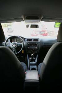 2013 Volkswagen Jetta S 5-Speed Manual - Photo 16 - Strasburg, PA 17579