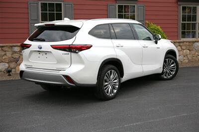 2021 Toyota Highlander Hybrid Platinum AWD - Photo 5 - Strasburg, PA 17579