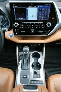 2021 Toyota Highlander Hybrid Platinum AWD - Photo 25 - Strasburg, PA 17579