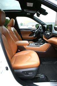 2021 Toyota Highlander Hybrid Platinum AWD - Photo 21 - Strasburg, PA 17579
