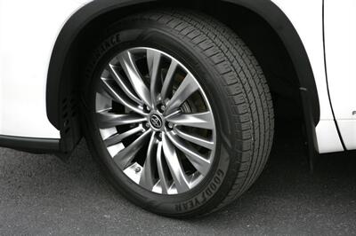 2021 Toyota Highlander Hybrid Platinum AWD - Photo 3 - Strasburg, PA 17579