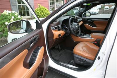 2021 Toyota Highlander Hybrid Platinum AWD - Photo 8 - Strasburg, PA 17579