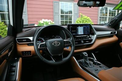 2021 Toyota Highlander Hybrid Platinum AWD - Photo 14 - Strasburg, PA 17579