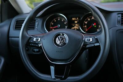 2015 Volkswagen Jetta S W/ Tech - Photo 17 - Strasburg, PA 17579