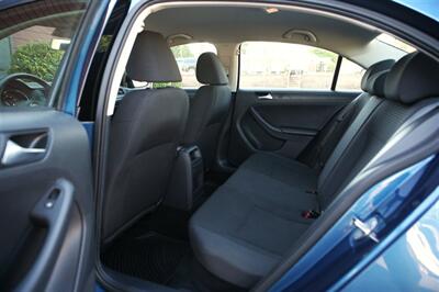 2015 Volkswagen Jetta S W/ Tech - Photo 12 - Strasburg, PA 17579