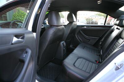 2017 Volkswagen Jetta 2.0T GLI 6-Speed Manual - Photo 14 - Strasburg, PA 17579