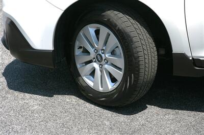 2018 Subaru Outback 2.5i Premium AWD   - Photo 3 - Strasburg, PA 17579