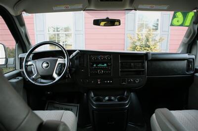 2016 Chevrolet Express 3500 LT Passenger   - Photo 17 - Strasburg, PA 17579